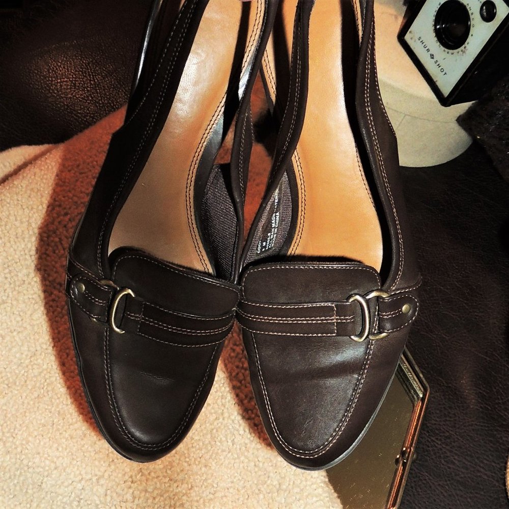 Merona - "Cooper" Women's Sling Back Buckle Toe Pumps - 8M